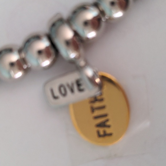 New charm bracelet. Love, Faith, Dream, Believe. 7" + 1" long. Gift box - Picture 3 of 6